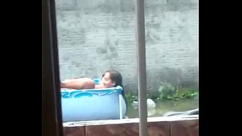 sexo caseiro na piscina