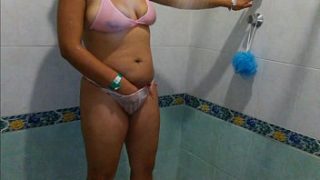 Mujeres desnudas en la ducha