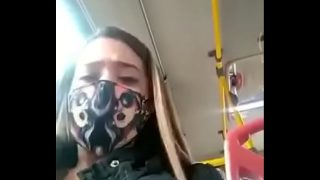 Se masturba en el bus