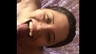 Sexo oral na namorada