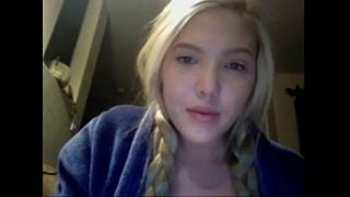 Teen girl masturbating on webcam