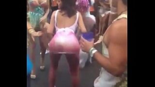 Bruna marquezine dançando funk pelada
