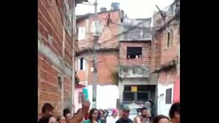 Mulher melão na favela