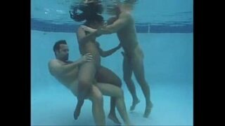 Sexo en la piscina
