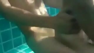 Sexo na piscina gay