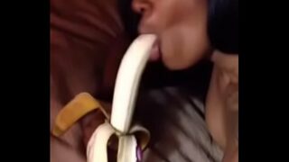 Chupando uma banana