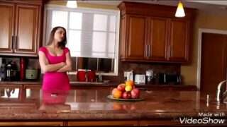Filho comendo a própria mãe. com tesão