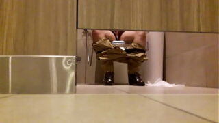 Pooping toilet