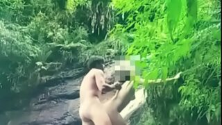 Sexo na cachoeira 18