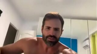 Brasileiro gay dois homens fodeno um viadinho