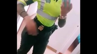 Policial nua