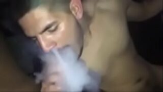 Fumando crack gay