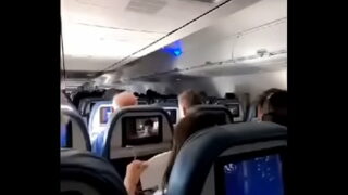 365 lara dentro do avião