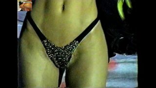 Mulher mijando. Carnaval