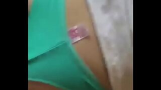 Novinho comendo sua mãe enquanto ela está com tesão
