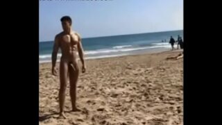 Sarados na praia pelados gay