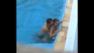 Coroa de jaru traindo seu marido em rondonia  chorando na piscina a grossa