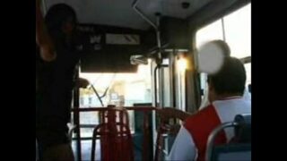 Japonesa siririca no ônibus