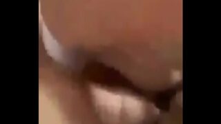 Linda chica hace caca
