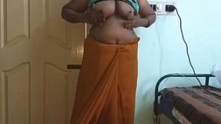 Kannada aunty showing boobs and pussy