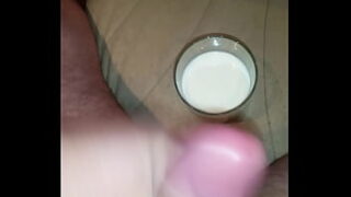 Feeding milk berast