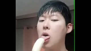 Chupando peito gay korean